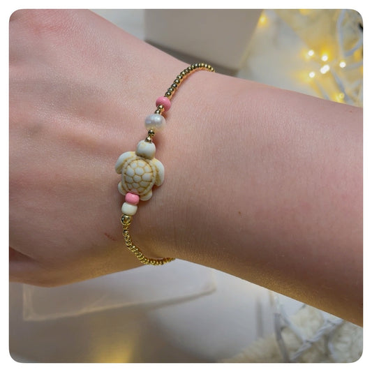 Oversized gold beach bracelet